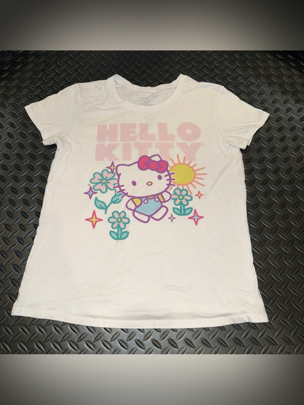 Hello Kitty Woman’s White Graphic Tee Size M